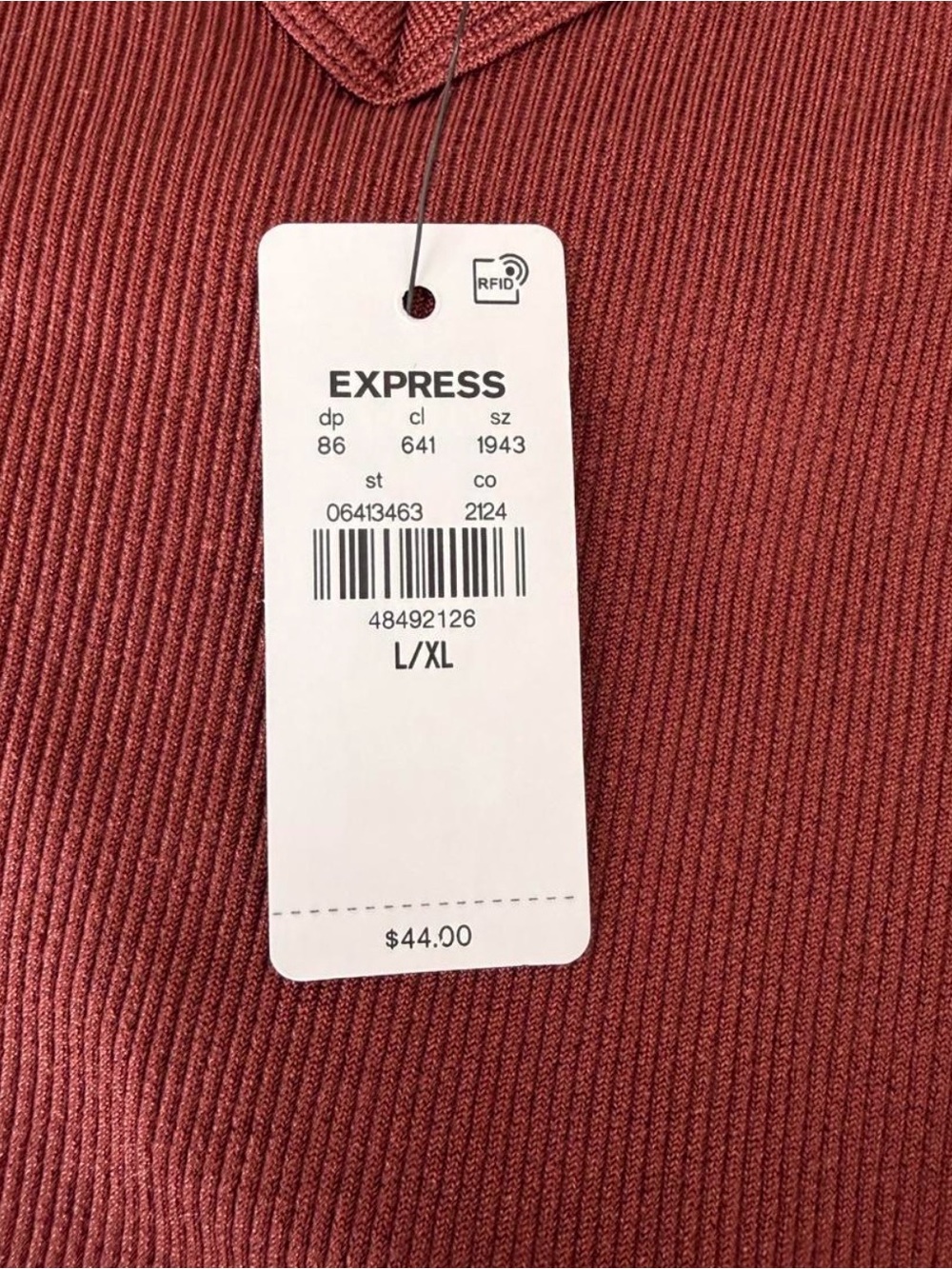 Express Ribbed V-Neck Cropped Cami - Wine - Picture 5 of 6